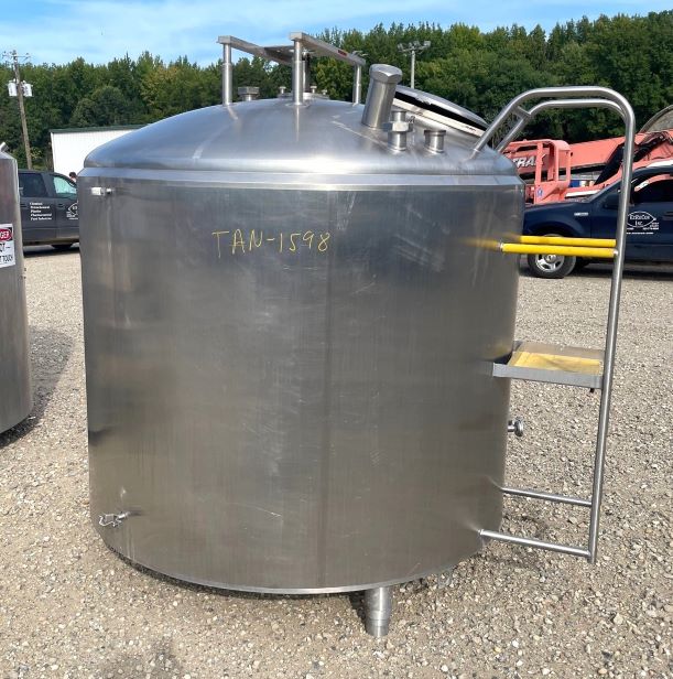 Approx 1000 Gallon Sanitary Stainless Steel Tank. 6'2